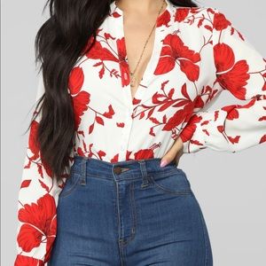 Floral red/white top